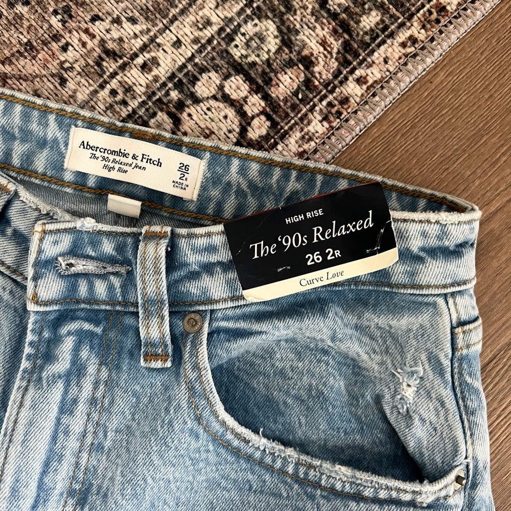 Abercrombie High rise 90’s relaxed curve love  26 regular length
